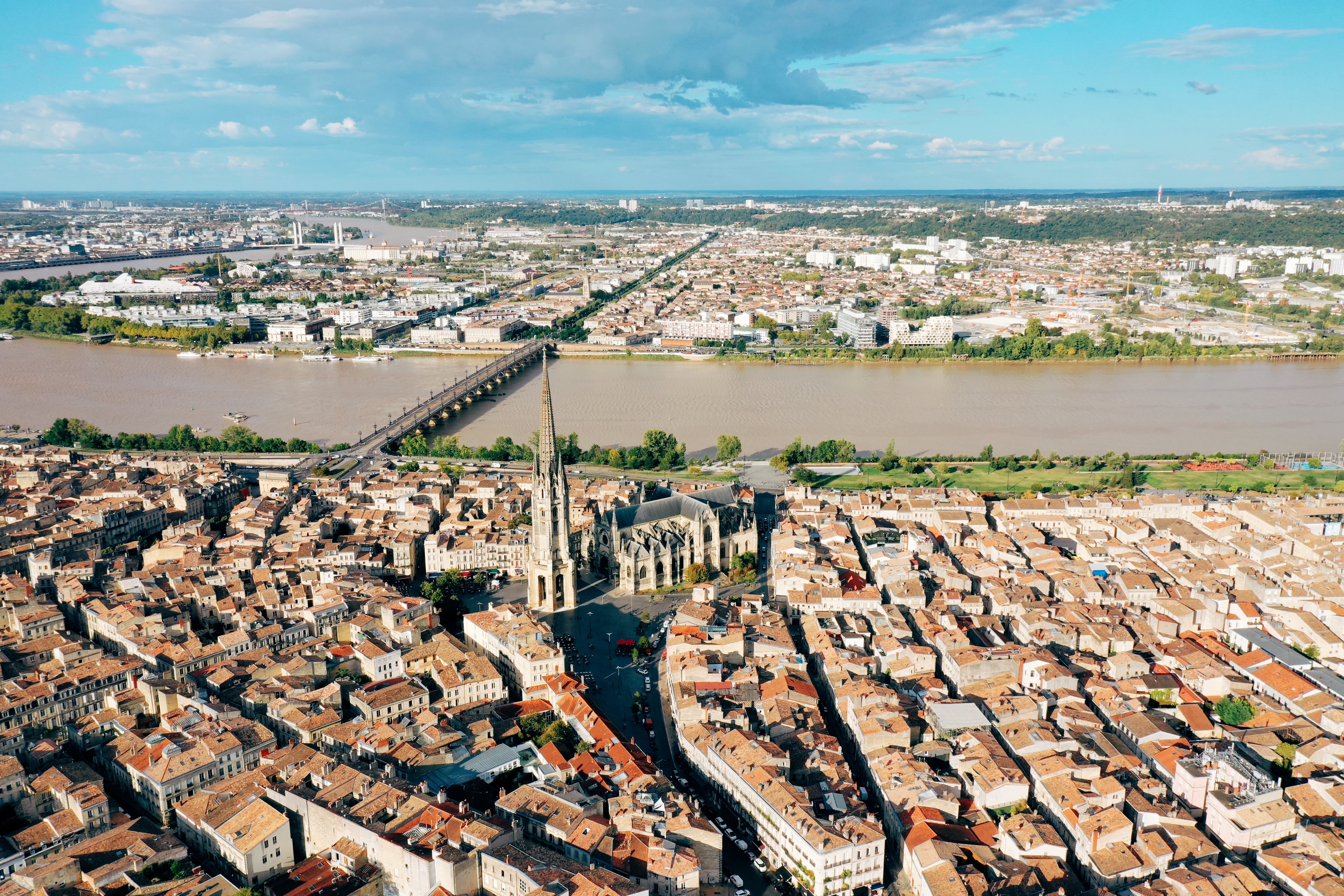 Vue panoramique Bordeaux et Garonne